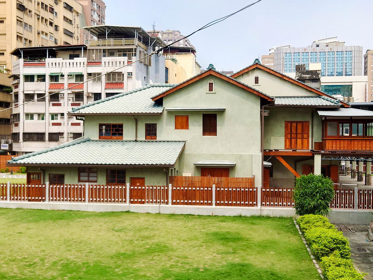 [食記][高雄市] 遙遙相望 — 逍遙園對面日式洋食館兼咖啡廳，可眺望逍遙園。