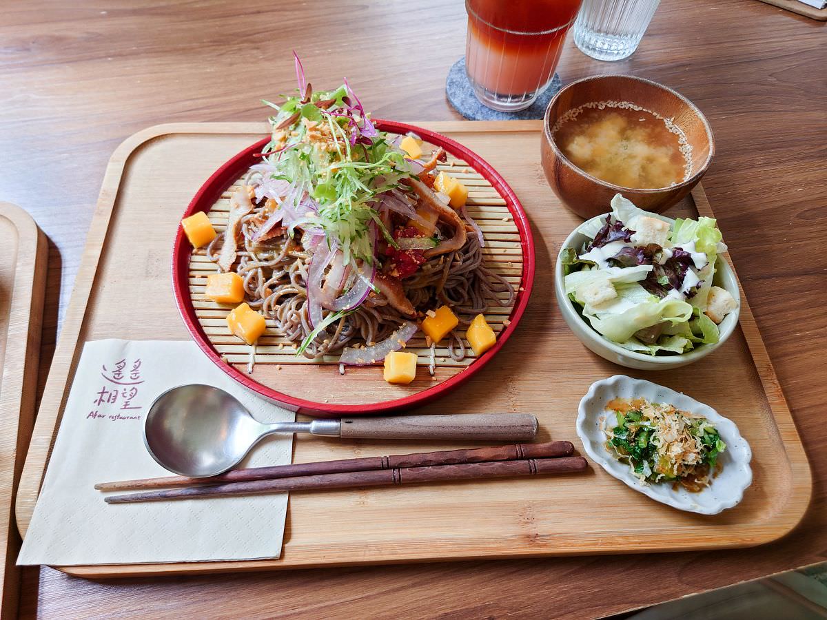 [食記][高雄市] 遙遙相望 — 逍遙園對面日式洋食館兼咖啡廳，可眺望逍遙園。