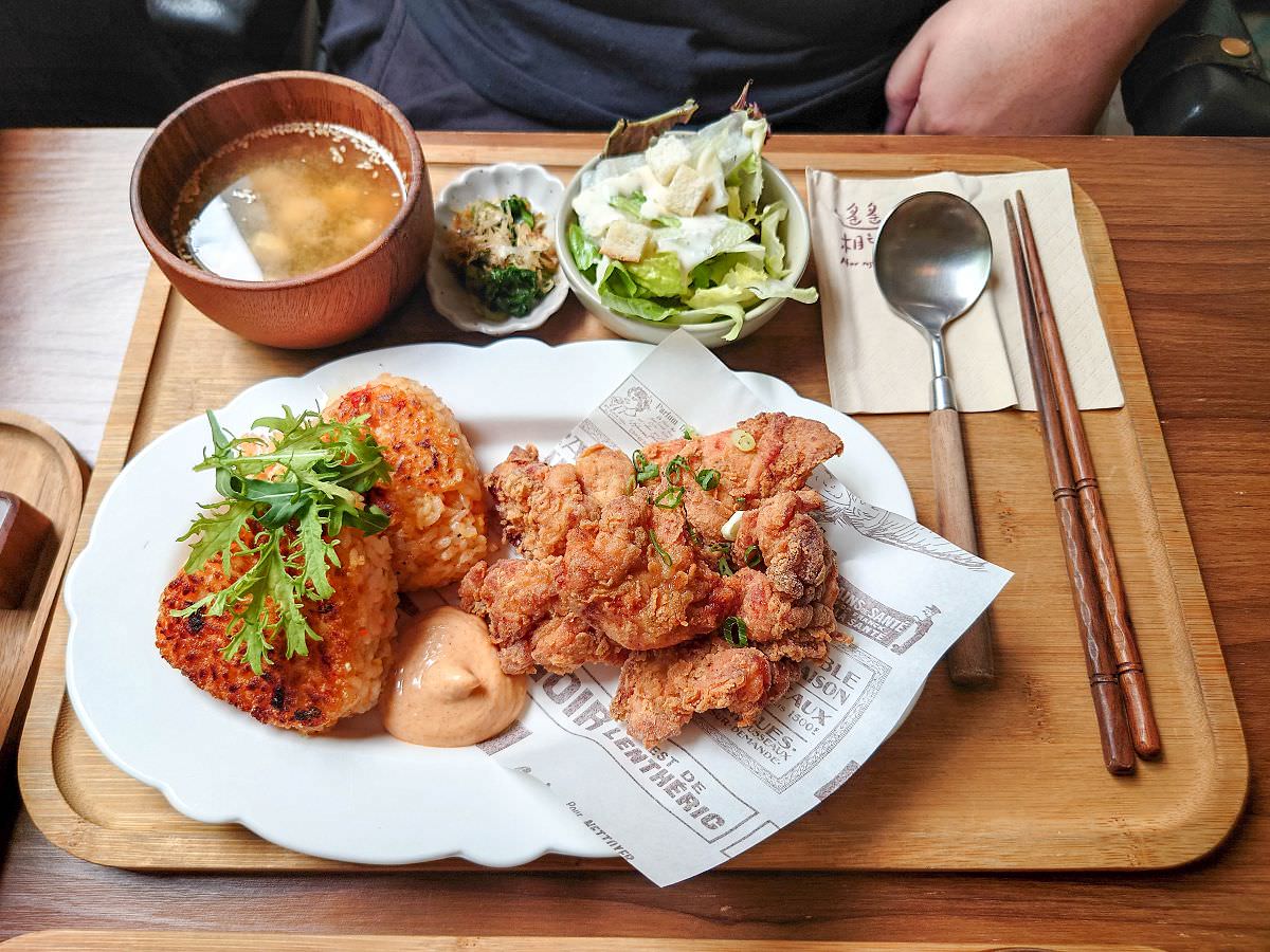 [食記][高雄市] 遙遙相望 — 逍遙園對面日式洋食館兼咖啡廳，可眺望逍遙園。