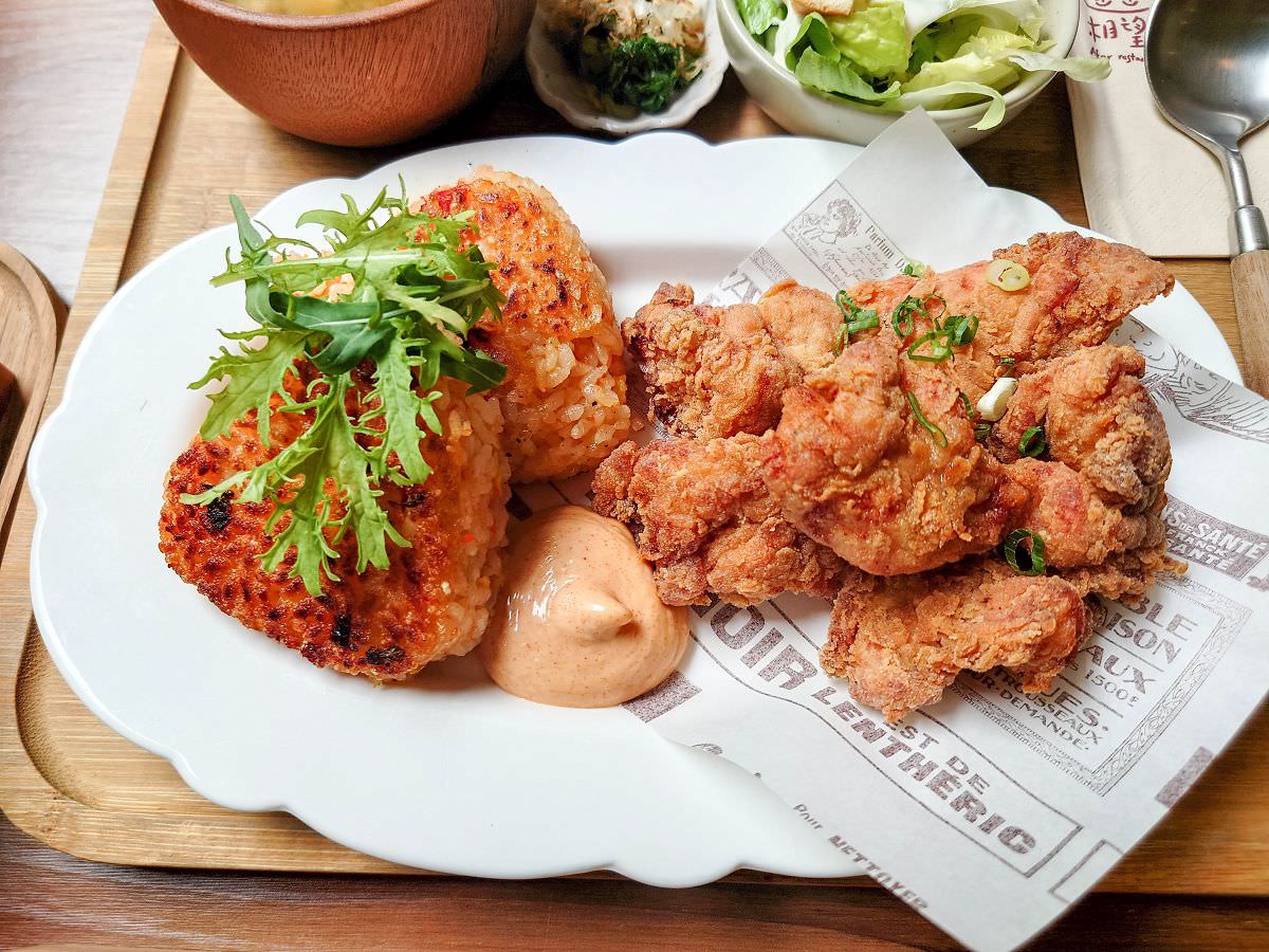 [食記][高雄市] 遙遙相望 — 逍遙園對面日式洋食館兼咖啡廳，可眺望逍遙園。