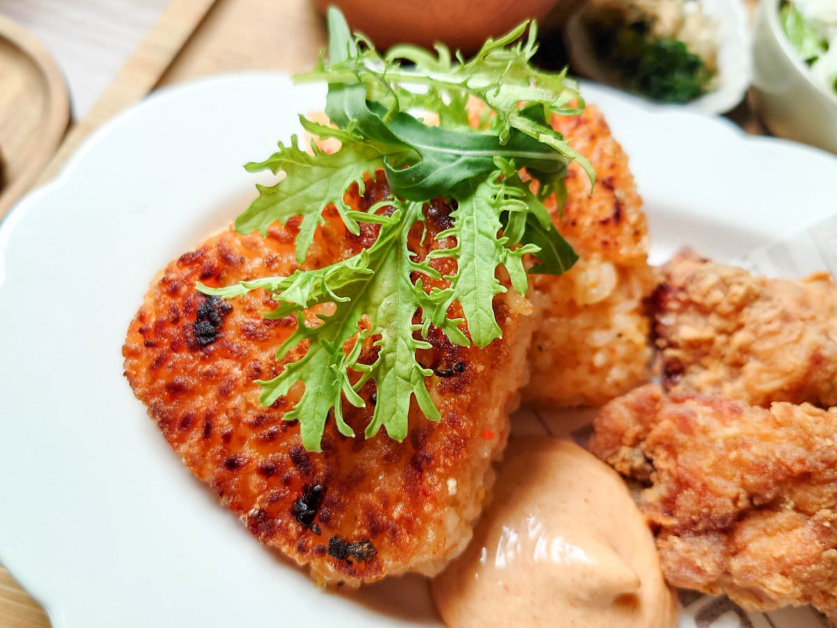 [食記][高雄市] 遙遙相望 — 逍遙園對面日式洋食館兼咖啡廳，可眺望逍遙園。