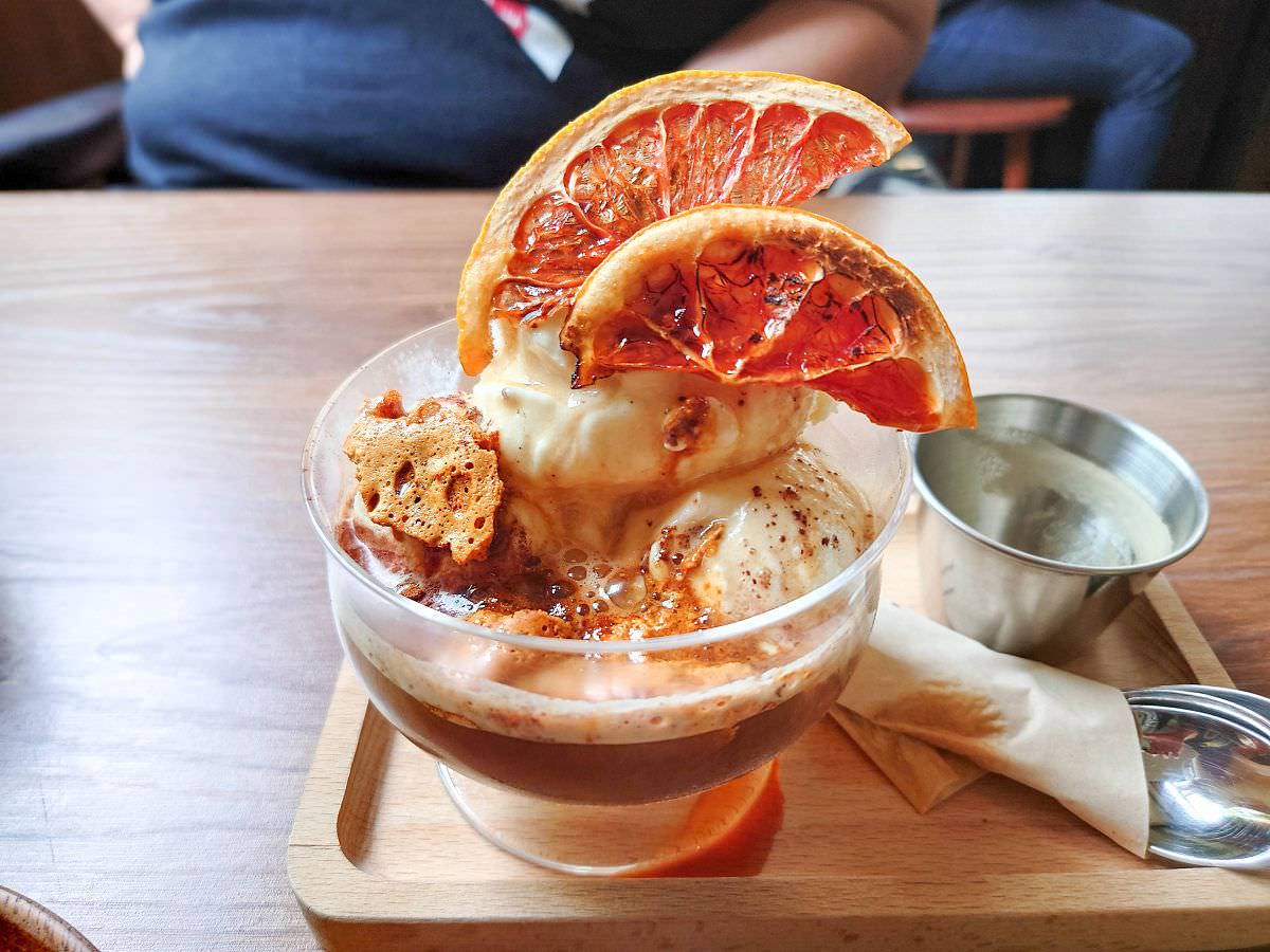 [食記][高雄市] 遙遙相望 — 逍遙園對面日式洋食館兼咖啡廳，可眺望逍遙園。