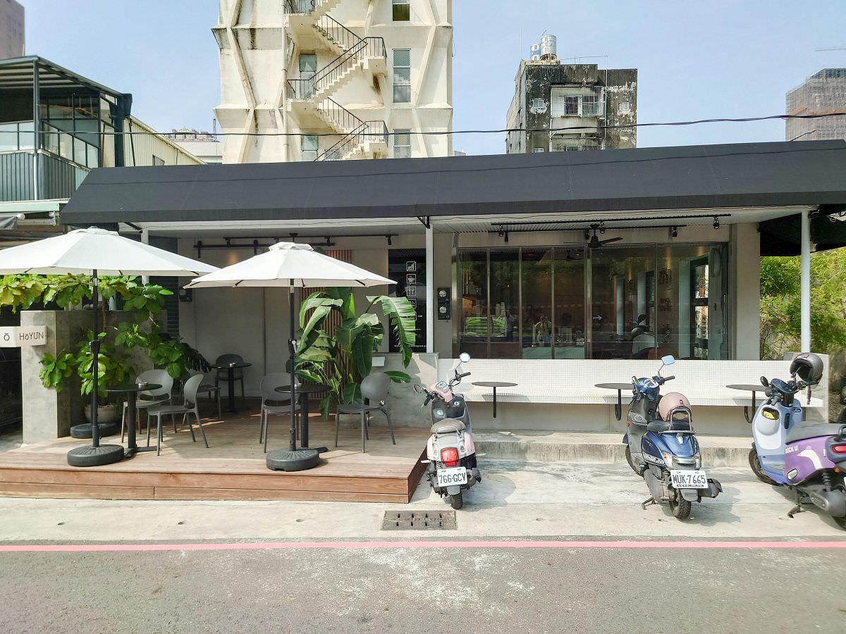 [食記][高雄市] 良運 HoYun Cafe — 鄰近逍遙園白色小屋咖啡店
