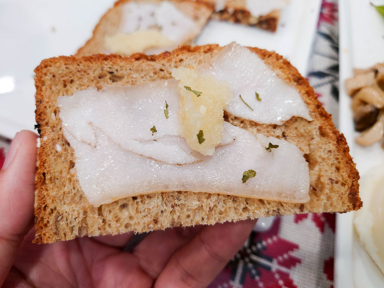 [食記][高雄市] HATA 烏克蘭廚房 — 烏克蘭老闆娘經營的道地烏克蘭家常料理餐廳。