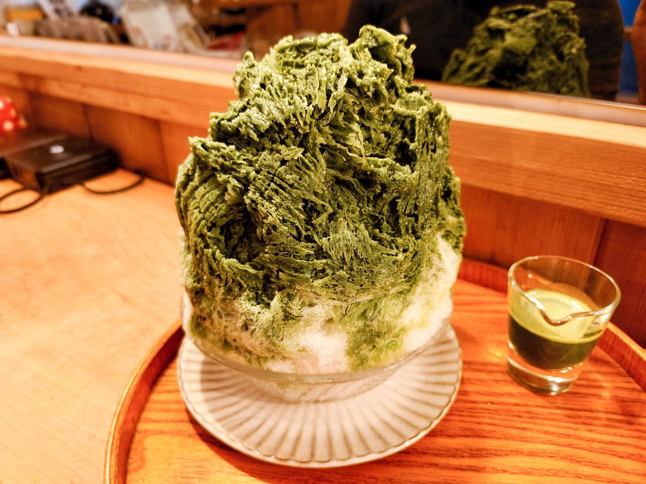 [食記][高雄市] 鹽埕町冰菓室 — 濃抹的小山園抹茶刨冰，夏日芒果季必吃芒果抹茶刨冰。