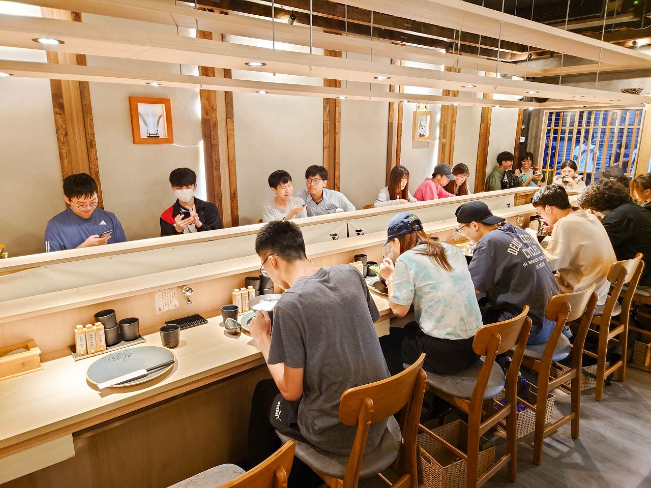 [食記][台北市] 天鷄麵屋坊 — 隱家拉麵新品牌主打雞白湯拉麵，每日限量放入一整隻油封雞腿的爆極雞白湯拉麵。