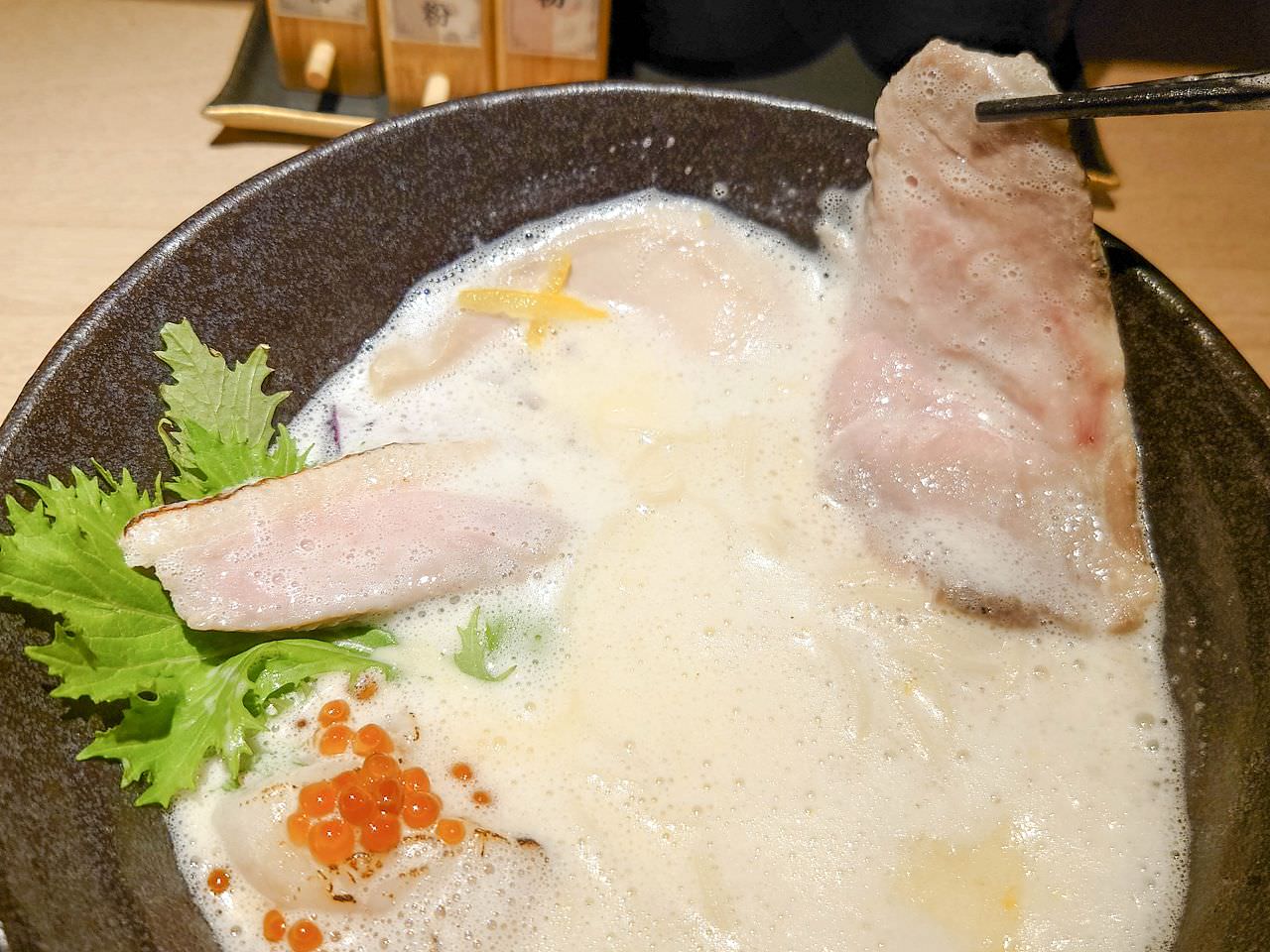 [食記][台北市] 天鷄麵屋坊 — 隱家拉麵新品牌主打雞白湯拉麵，每日限量放入一整隻油封雞腿的爆極雞白湯拉麵。
