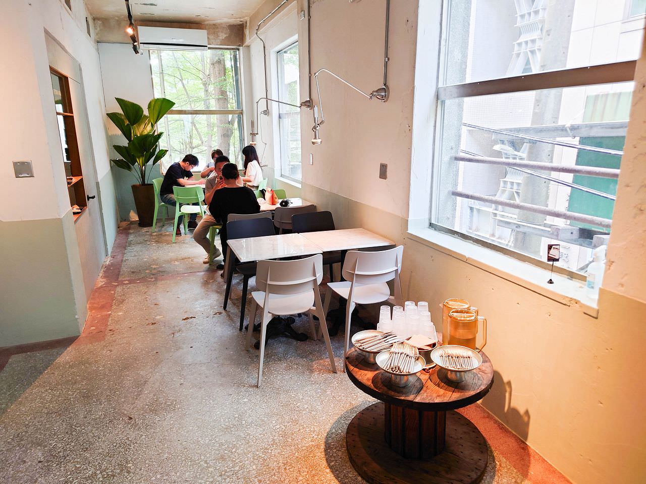 [食記][台北市] TWATUTIAN Coffee & Co. — 建國北路上復古懷舊風格咖啡廳，供應優質手沖咖啡和中西式甜點。