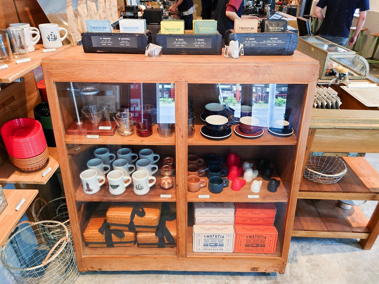 [食記][台北市] TWATUTIAN Coffee & Co. — 建國北路上復古懷舊風格咖啡廳，供應優質手沖咖啡和中西式甜點。