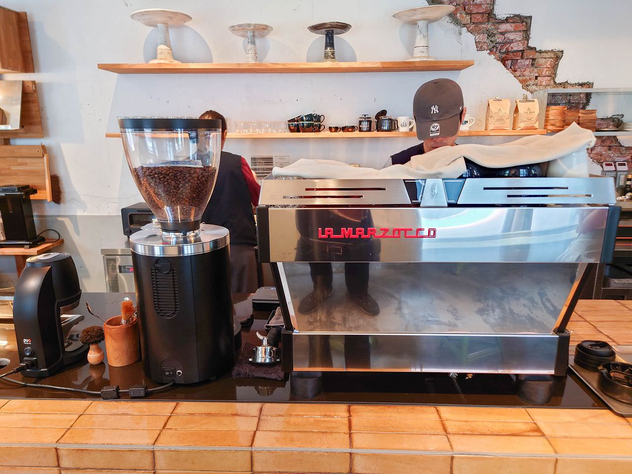 [食記][台北市] TWATUTIAN Coffee & Co. — 建國北路上復古懷舊風格咖啡廳，供應優質手沖咖啡和中西式甜點。