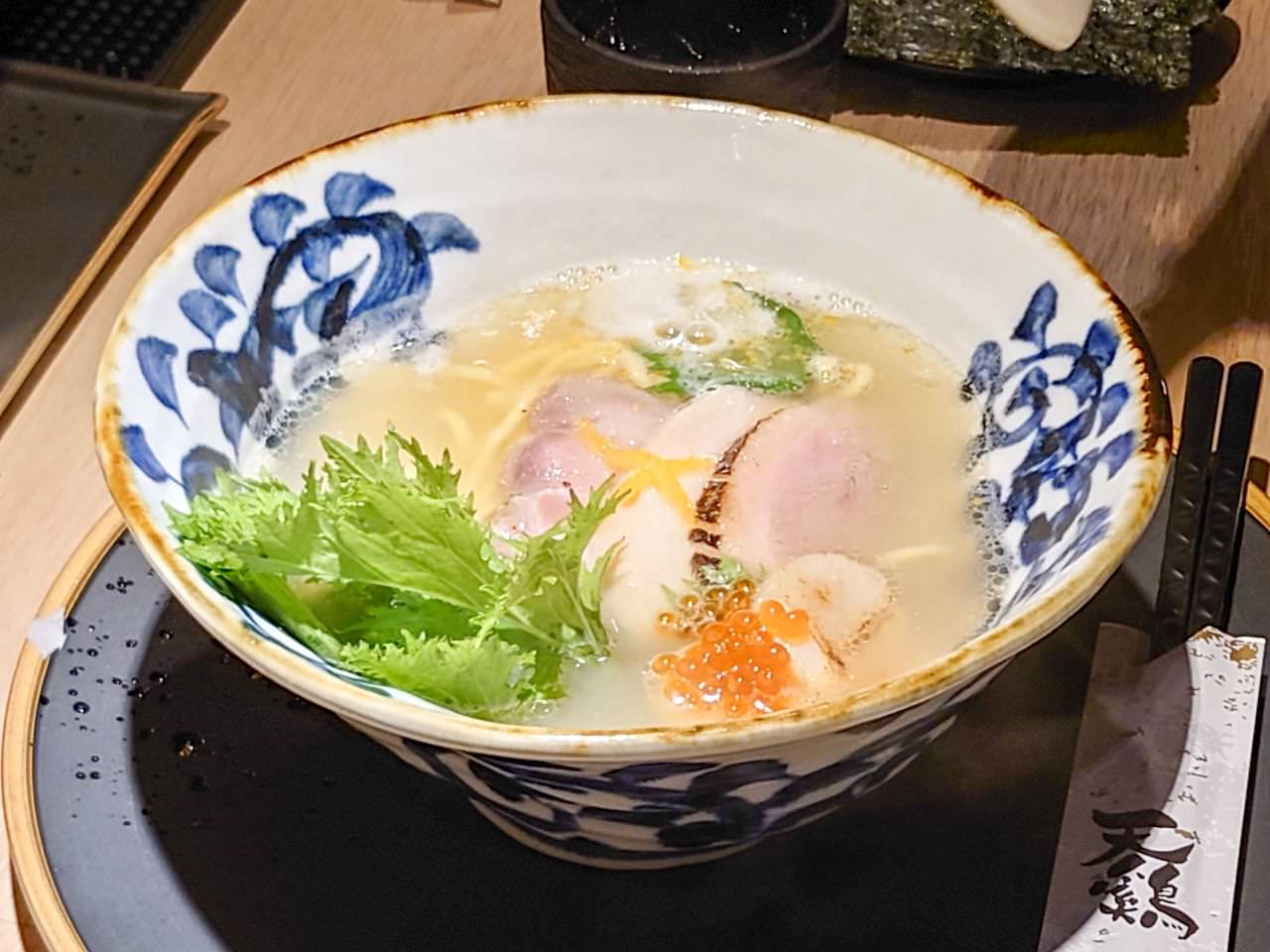 [食記][台北市] 天鷄麵屋坊 — 隱家拉麵新品牌主打雞白湯拉麵，每日限量放入一整隻油封雞腿的爆極雞白湯拉麵。