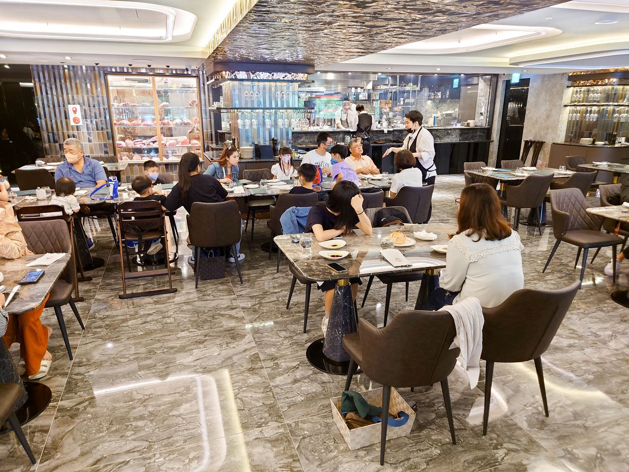 [食記][高雄市] A-Grill Steak House — 中央公園站附近乾式熟成牛排專賣餐廳