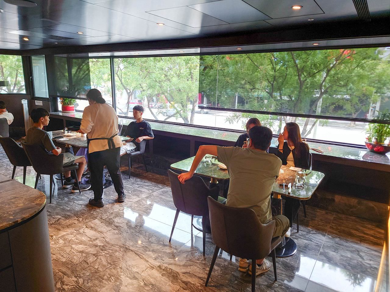 [食記][高雄市] A-Grill Steak House — 中央公園站附近乾式熟成牛排專賣餐廳