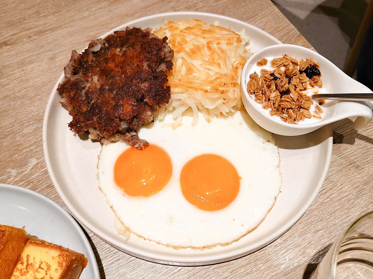 [食記][台北市] M One Cafe A11館 — 信義商圈森林風美式早午餐餐廳