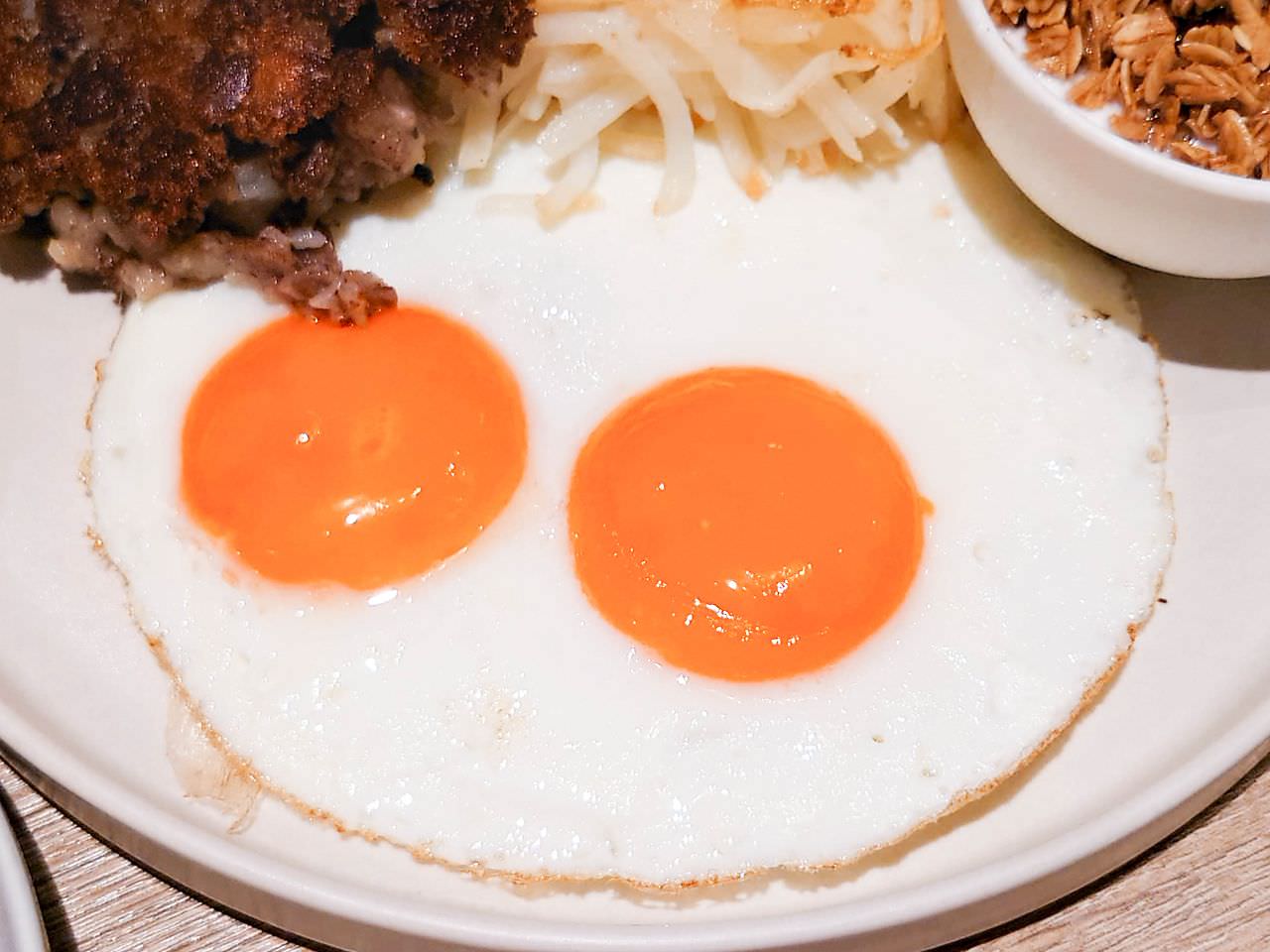 [食記][台北市] M One Cafe A11館 — 信義商圈森林風美式早午餐餐廳