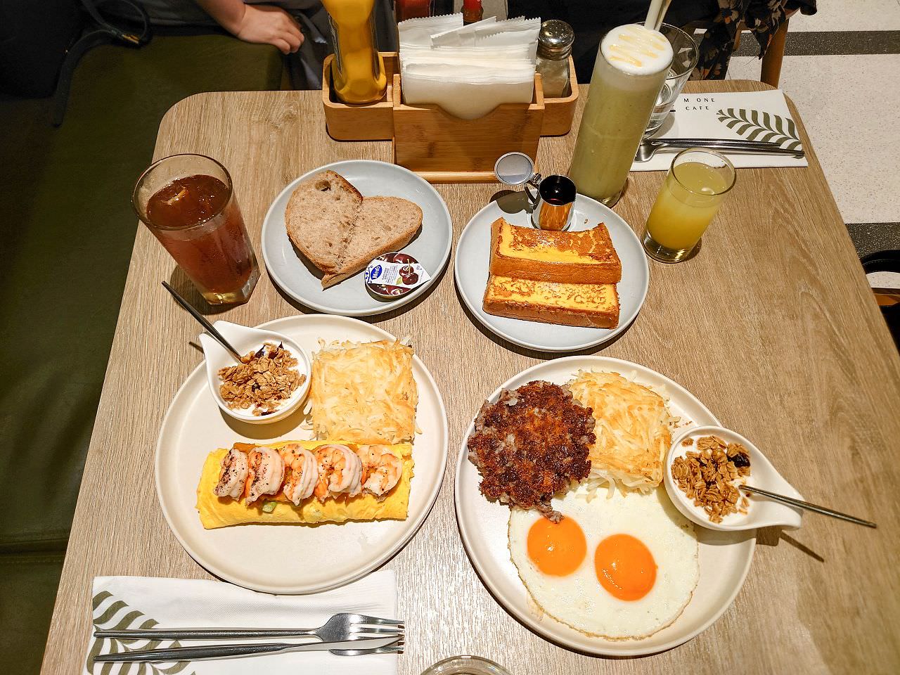 [食記][台北市] M One Cafe A11館 — 信義商圈森林風美式早午餐餐廳