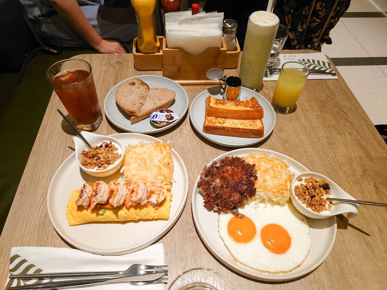 [食記][台北市] M One Cafe A11館 — 信義商圈森林風美式早午餐餐廳