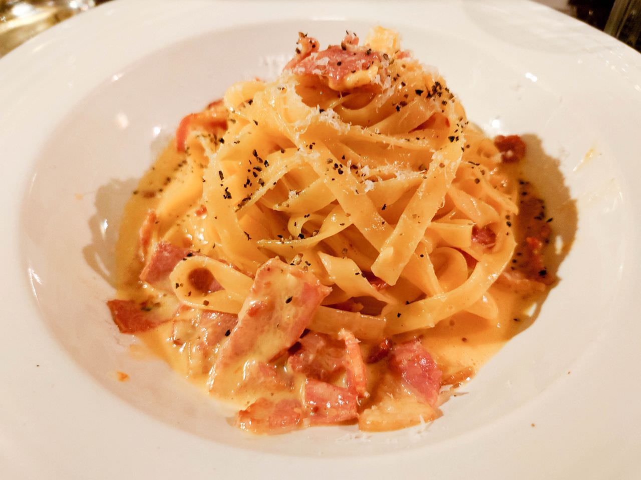 [食記][高雄市] 步道咖啡館 Café Strada —  美麗島站附近歐式文青風格咖啡館