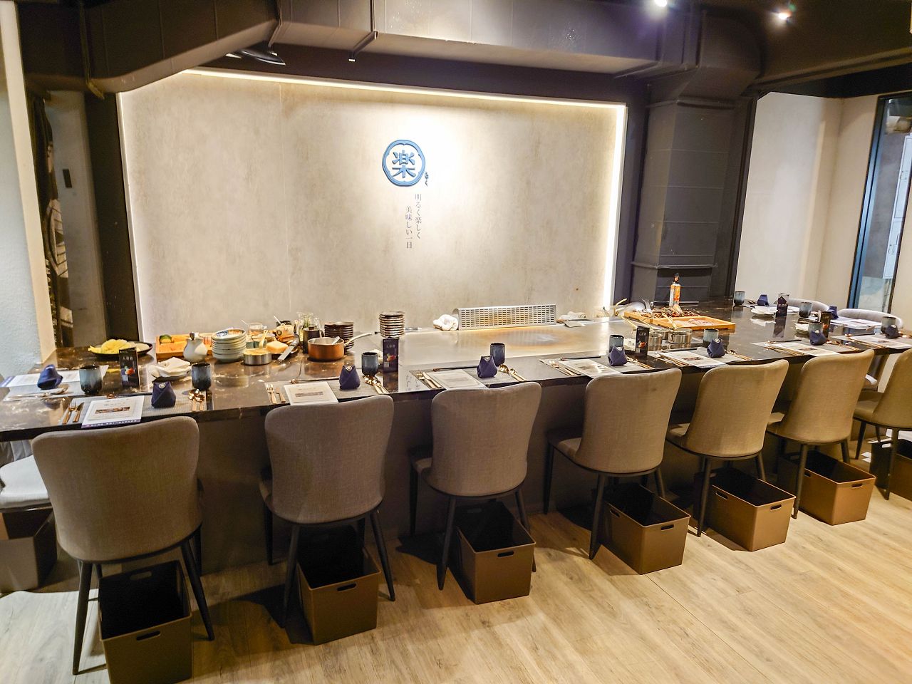[食記][台北市] 明水然・樂-無菜單鐵板燒 信義松菸店 — 信義松菸商務聚餐、約會、慶生首選，推薦文青網紅最愛的人氣爆紅頂級無菜單鐵板燒就在信義松菸，不預約一定吃不到。