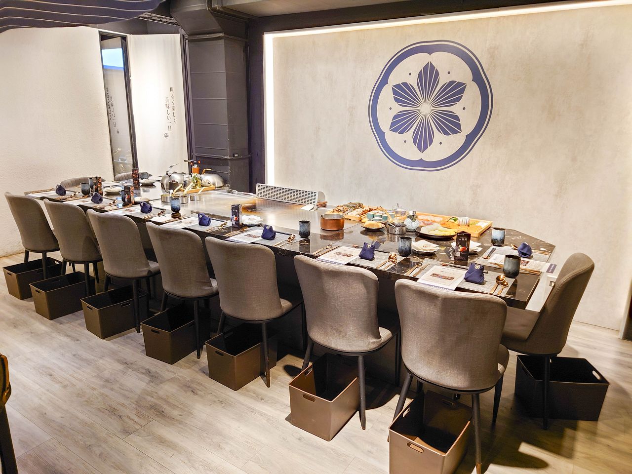 [食記][台北市] 明水然・樂-無菜單鐵板燒 信義松菸店 — 信義松菸商務聚餐、約會、慶生首選，推薦文青網紅最愛的人氣爆紅頂級無菜單鐵板燒就在信義松菸，不預約一定吃不到。