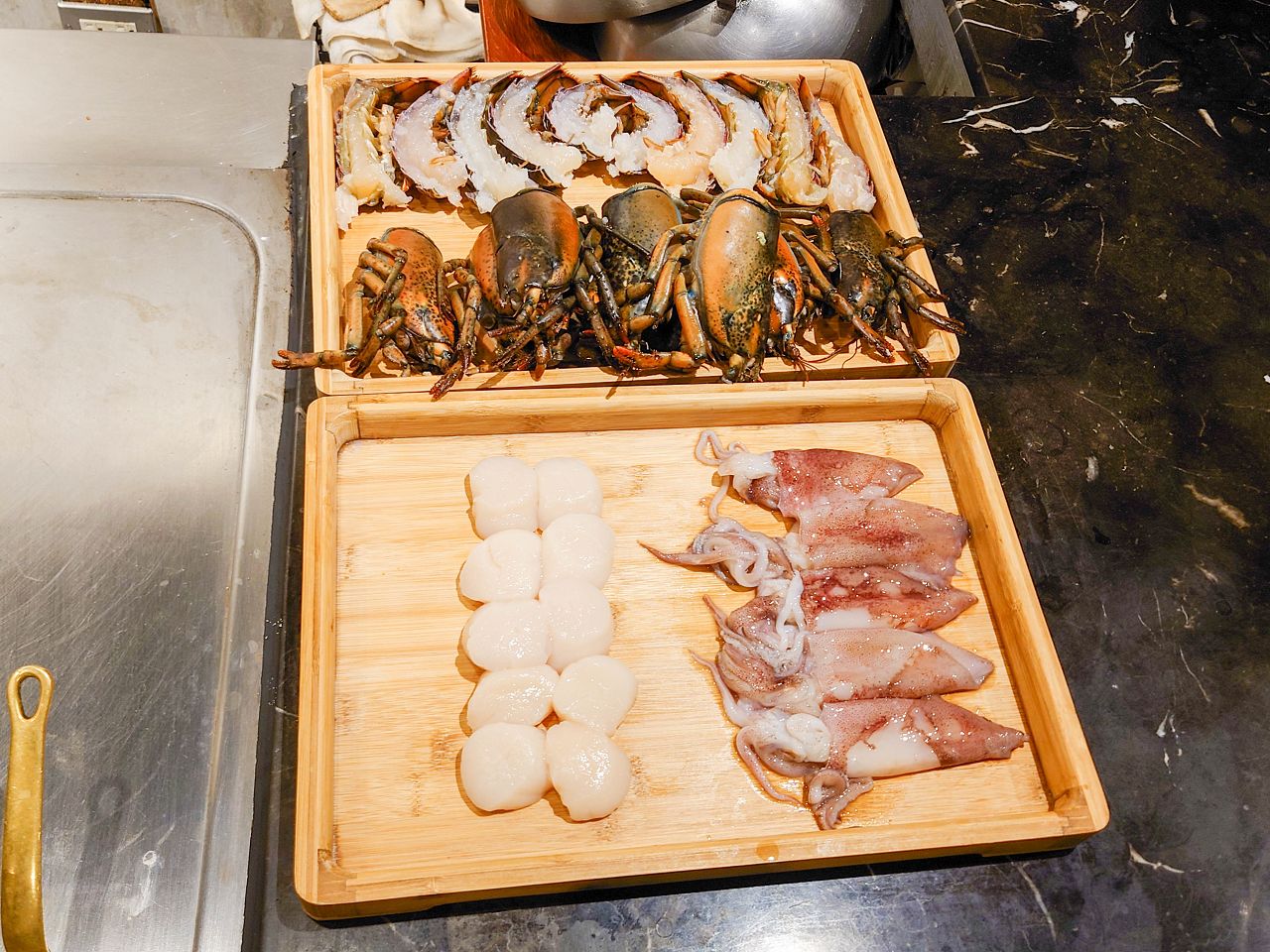 [食記][台北市] 明水然・樂-無菜單鐵板燒 信義松菸店 — 信義松菸商務聚餐、約會、慶生首選，推薦文青網紅最愛的人氣爆紅頂級無菜單鐵板燒就在信義松菸，不預約一定吃不到。