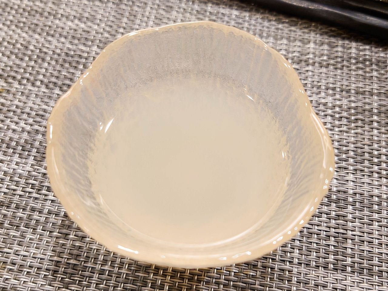 [食記][台北市] 明水然・樂-無菜單鐵板燒 信義松菸店 — 信義松菸商務聚餐、約會、慶生首選，推薦文青網紅最愛的人氣爆紅頂級無菜單鐵板燒就在信義松菸，不預約一定吃不到。