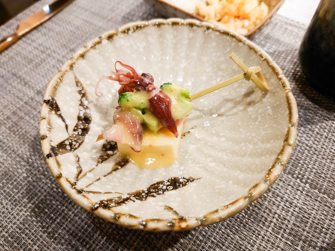 [食記][台北市] 明水然・樂-無菜單鐵板燒 信義松菸店 — 信義松菸商務聚餐、約會、慶生首選，推薦文青網紅最愛的人氣爆紅頂級無菜單鐵板燒就在信義松菸，不預約一定吃不到。