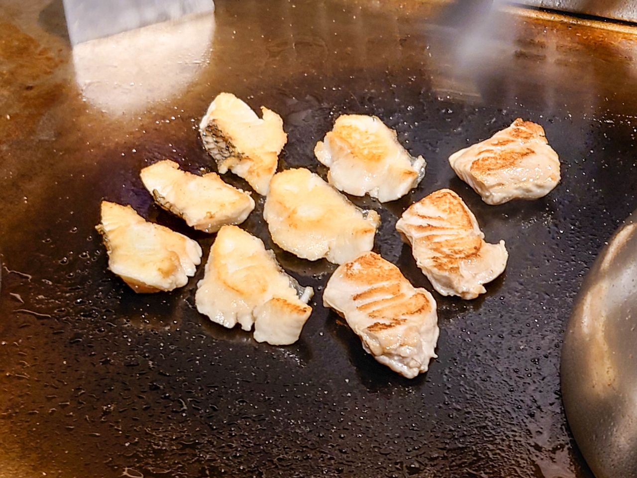 [食記][台北市] 明水然・樂-無菜單鐵板燒 信義松菸店 — 信義松菸商務聚餐、約會、慶生首選，推薦文青網紅最愛的人氣爆紅頂級無菜單鐵板燒就在信義松菸，不預約一定吃不到。