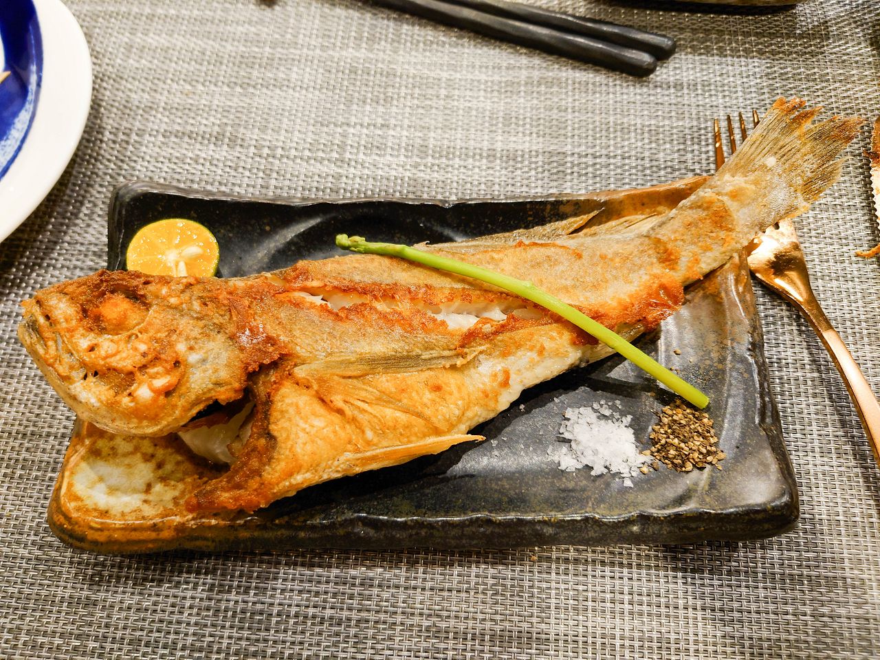 [食記][台北市] 明水然・樂-無菜單鐵板燒 信義松菸店 — 信義松菸商務聚餐、約會、慶生首選，推薦文青網紅最愛的人氣爆紅頂級無菜單鐵板燒就在信義松菸，不預約一定吃不到。