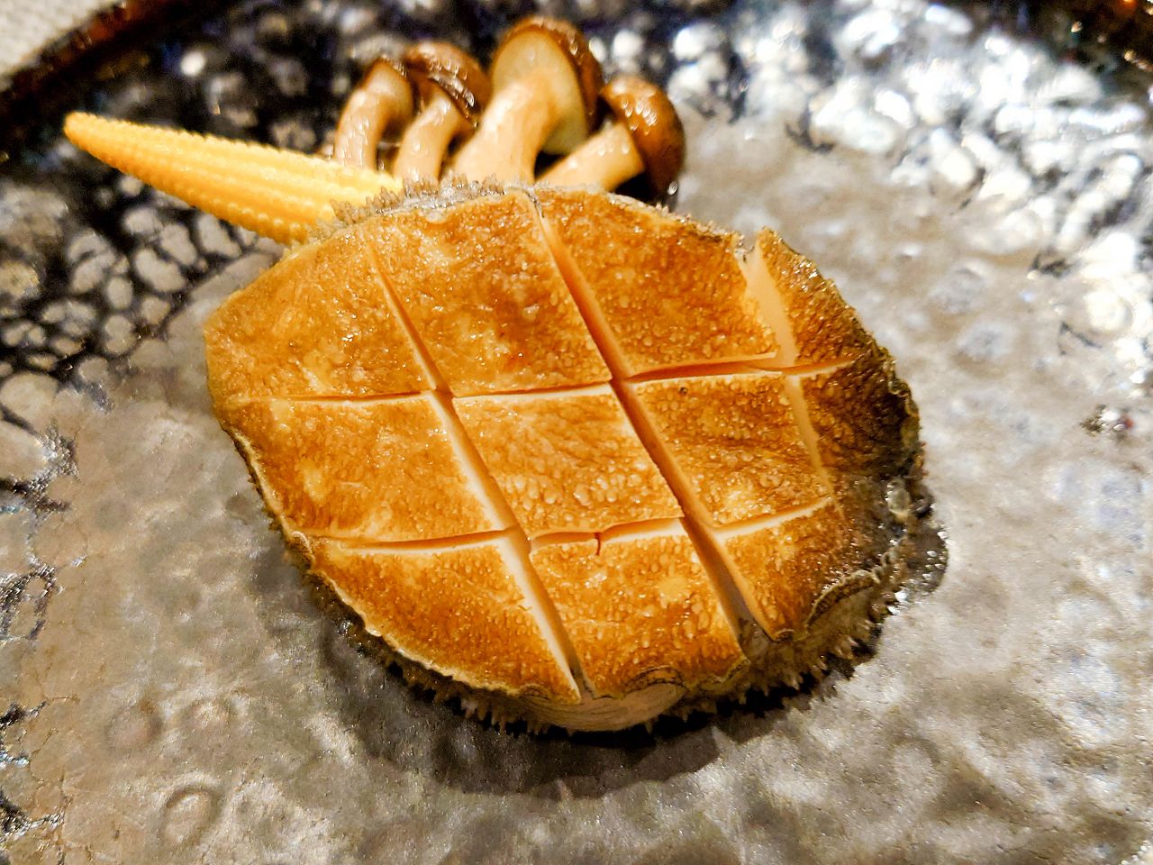 [食記][台北市] 明水然・樂-無菜單鐵板燒 信義松菸店 — 信義松菸商務聚餐、約會、慶生首選，推薦文青網紅最愛的人氣爆紅頂級無菜單鐵板燒就在信義松菸，不預約一定吃不到。
