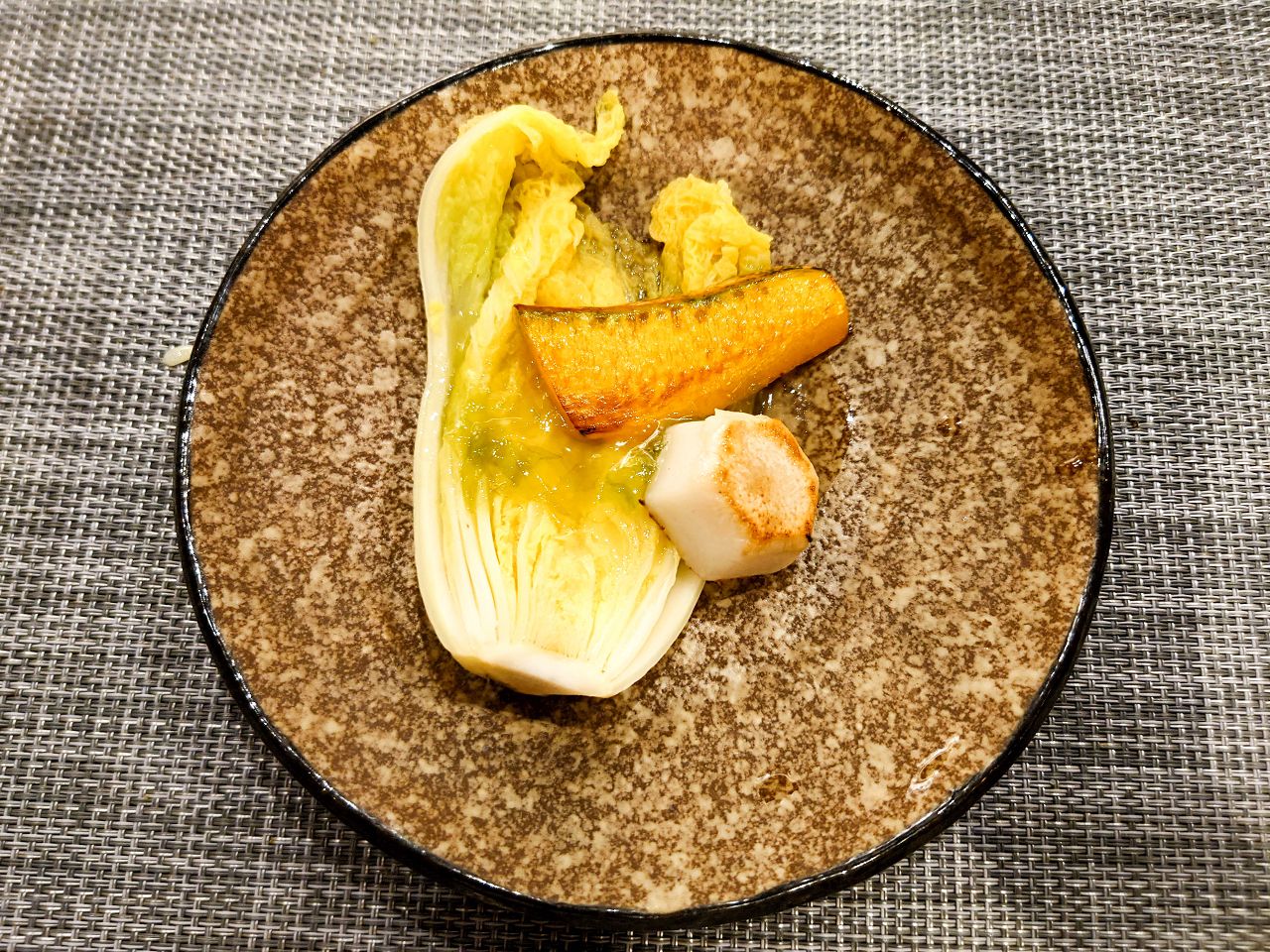 [食記][台北市] 明水然・樂-無菜單鐵板燒 信義松菸店 — 信義松菸商務聚餐、約會、慶生首選，推薦文青網紅最愛的人氣爆紅頂級無菜單鐵板燒就在信義松菸，不預約一定吃不到。