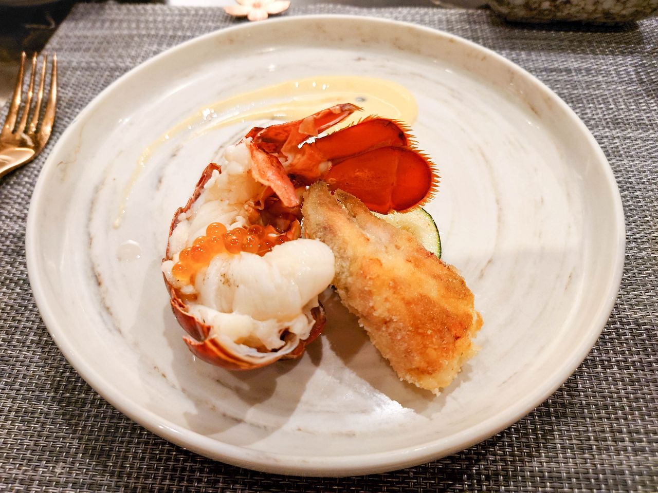 [食記][台北市] 明水然・樂-無菜單鐵板燒 信義松菸店 — 信義松菸商務聚餐、約會、慶生首選，推薦文青網紅最愛的人氣爆紅頂級無菜單鐵板燒就在信義松菸，不預約一定吃不到。