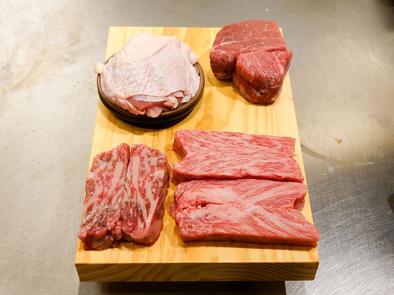 [食記][台北市] 明水然・樂-無菜單鐵板燒 信義松菸店 — 信義松菸商務聚餐、約會、慶生首選，推薦文青網紅最愛的人氣爆紅頂級無菜單鐵板燒就在信義松菸，不預約一定吃不到。