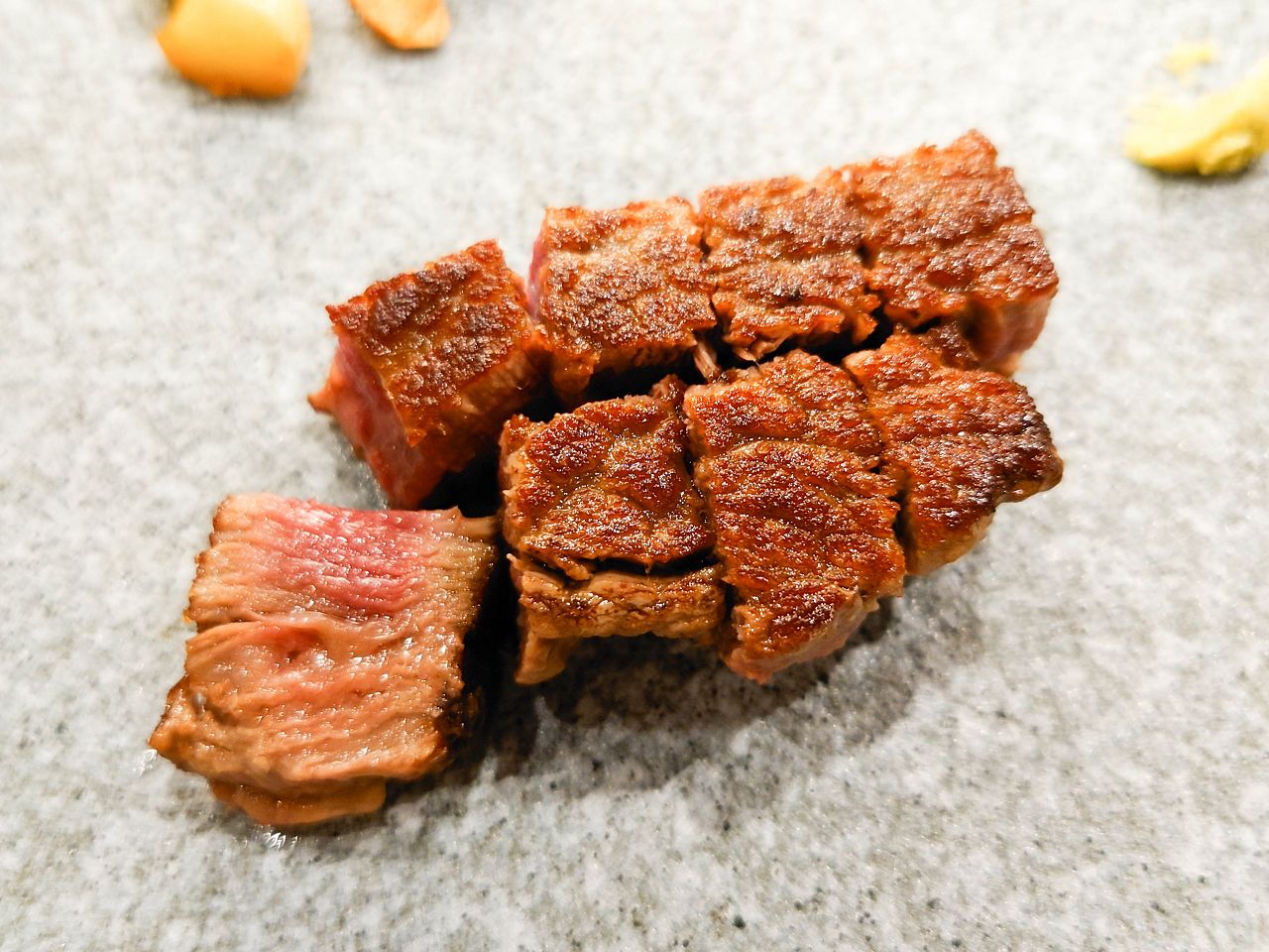 [食記][台北市] 明水然・樂-無菜單鐵板燒 信義松菸店 — 信義松菸商務聚餐、約會、慶生首選，推薦文青網紅最愛的人氣爆紅頂級無菜單鐵板燒就在信義松菸，不預約一定吃不到。