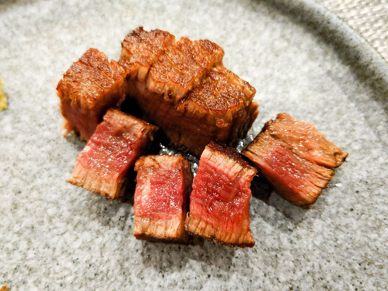 [食記][台北市] 明水然・樂-無菜單鐵板燒 信義松菸店 — 信義松菸商務聚餐、約會、慶生首選，推薦文青網紅最愛的人氣爆紅頂級無菜單鐵板燒就在信義松菸，不預約一定吃不到。