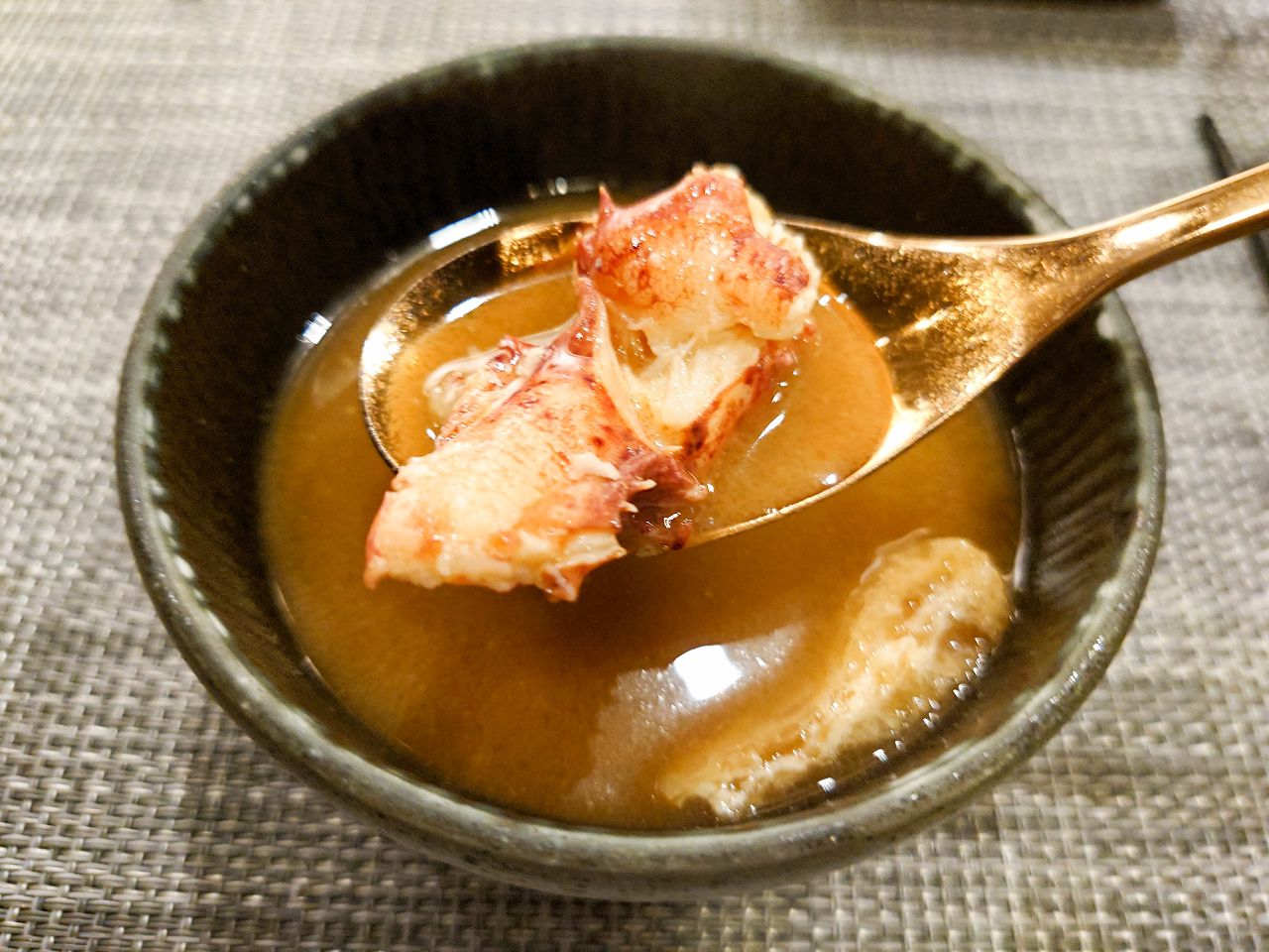 [食記][台北市] 明水然・樂-無菜單鐵板燒 信義松菸店 — 信義松菸商務聚餐、約會、慶生首選，推薦文青網紅最愛的人氣爆紅頂級無菜單鐵板燒就在信義松菸，不預約一定吃不到。