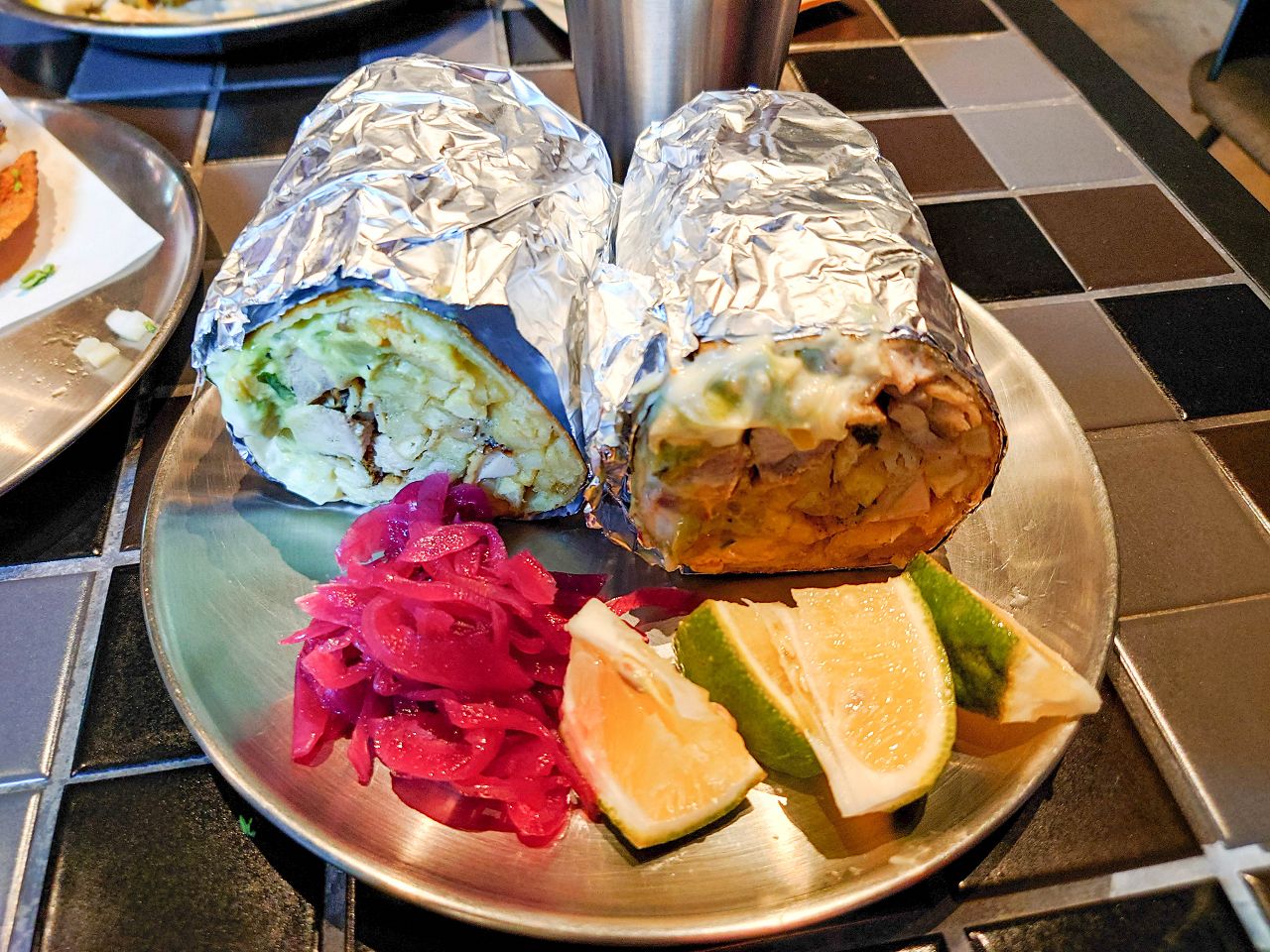 [食記][台北市] Chale Tacos 墨西哥餐廳 — LA街頭風格墨西哥料理餐廳，純手工自製道地口味的塔可。