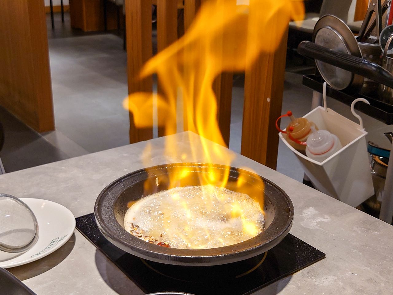 [食記][新北市][林口區] 狂一鍋 林口昕境店 — 網路票選新台式火鍋第1名，排隊人潮超驚人，從新北中和爆紅到林口。
