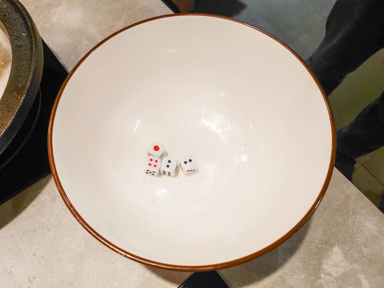 [食記][新北市][林口區] 狂一鍋 林口昕境店 — 網路票選新台式火鍋第1名，排隊人潮超驚人，從新北中和爆紅到林口。
