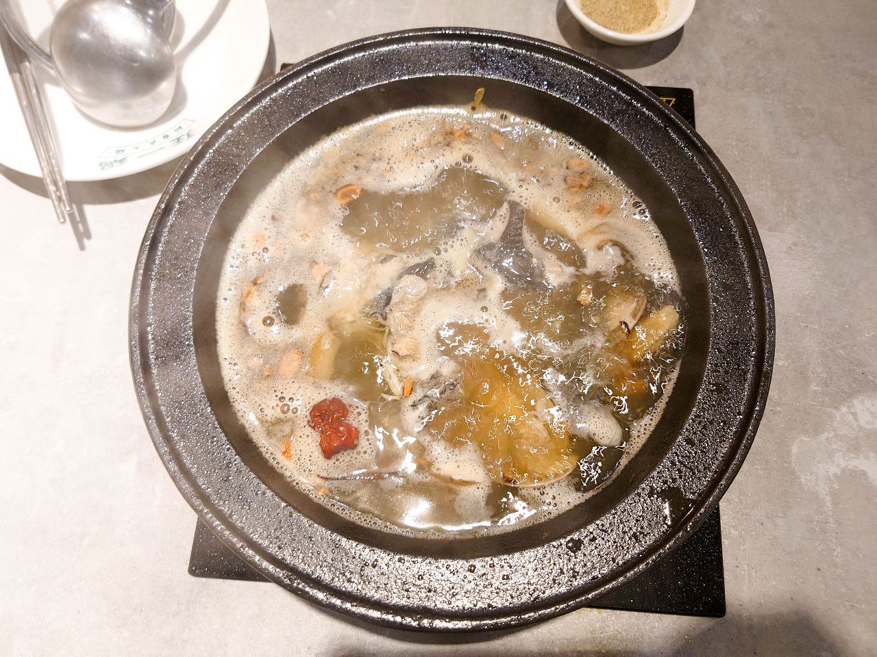 [食記][新北市][林口區] 狂一鍋 林口昕境店 — 網路票選新台式火鍋第1名，排隊人潮超驚人，從新北中和爆紅到林口。
