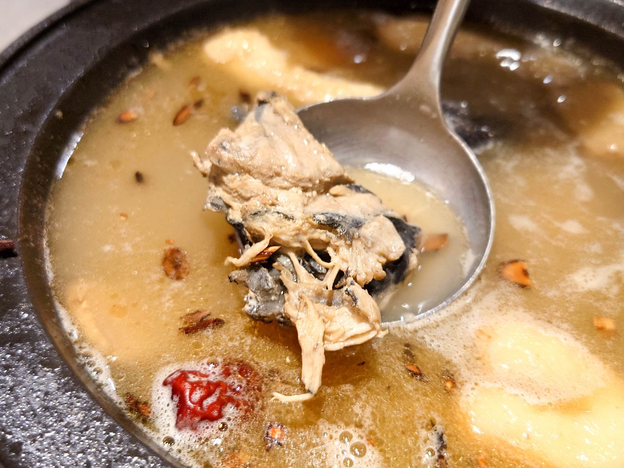 [食記][新北市][林口區] 狂一鍋 林口昕境店 — 網路票選新台式火鍋第1名，排隊人潮超驚人，從新北中和爆紅到林口。