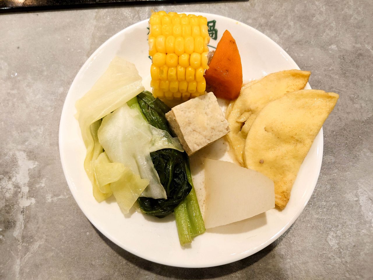 [食記][新北市][林口區] 狂一鍋 林口昕境店 — 網路票選新台式火鍋第1名，排隊人潮超驚人，從新北中和爆紅到林口。