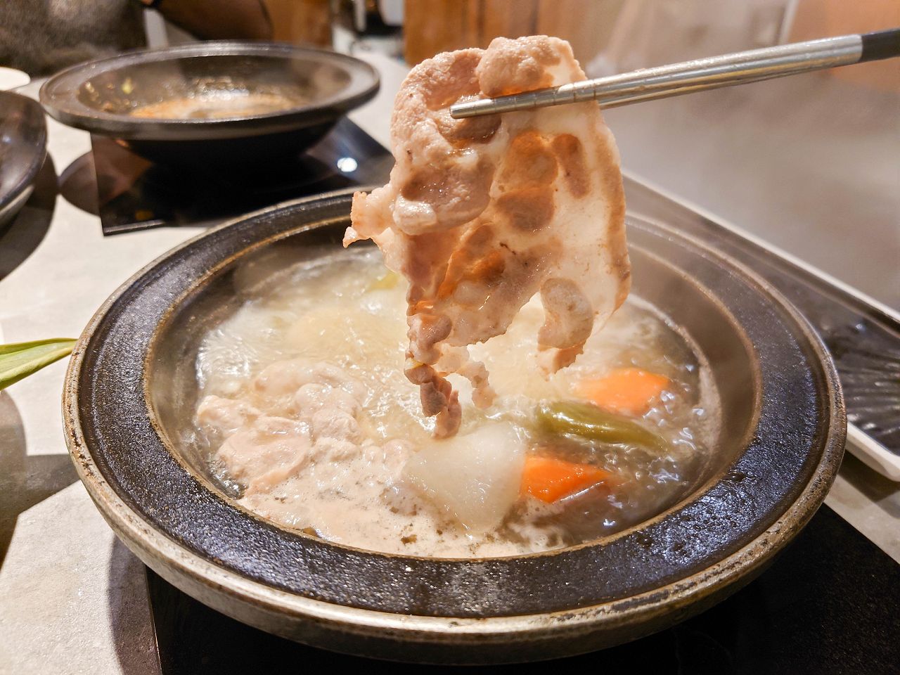 [食記][新北市][林口區] 狂一鍋 林口昕境店 — 網路票選新台式火鍋第1名，排隊人潮超驚人，從新北中和爆紅到林口。
