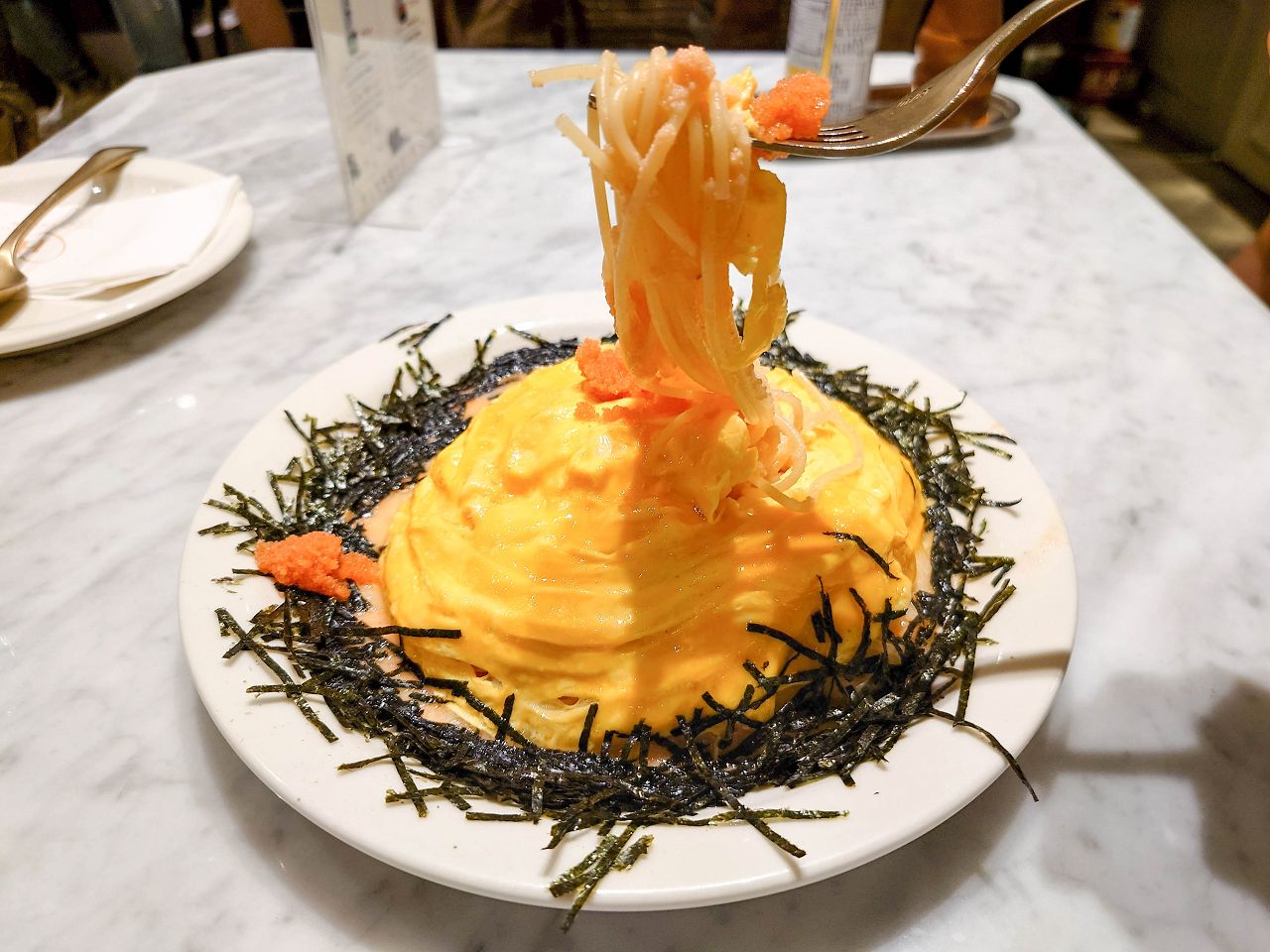 [食記][台北市] HANNA Pasta Café — 捷運市政府站附近巷弄內高人氣和風義大利麵專賣店，很特別的歐姆蛋明太子麵。
