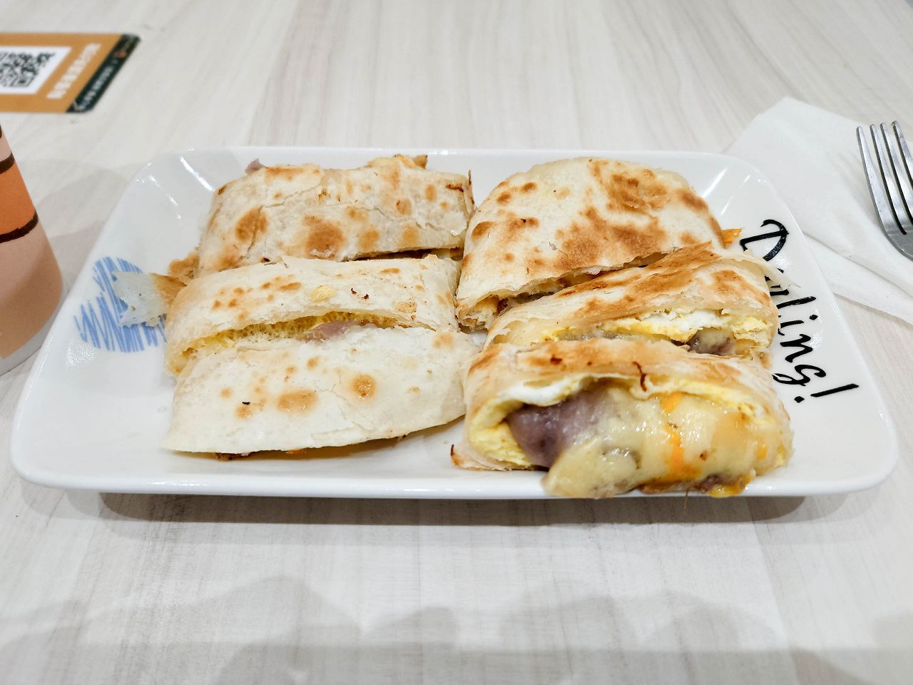 [食記][新北市][板橋區] 伴心早餐 板橋文聖店 — 創新又獨特的焢肉蛋餅