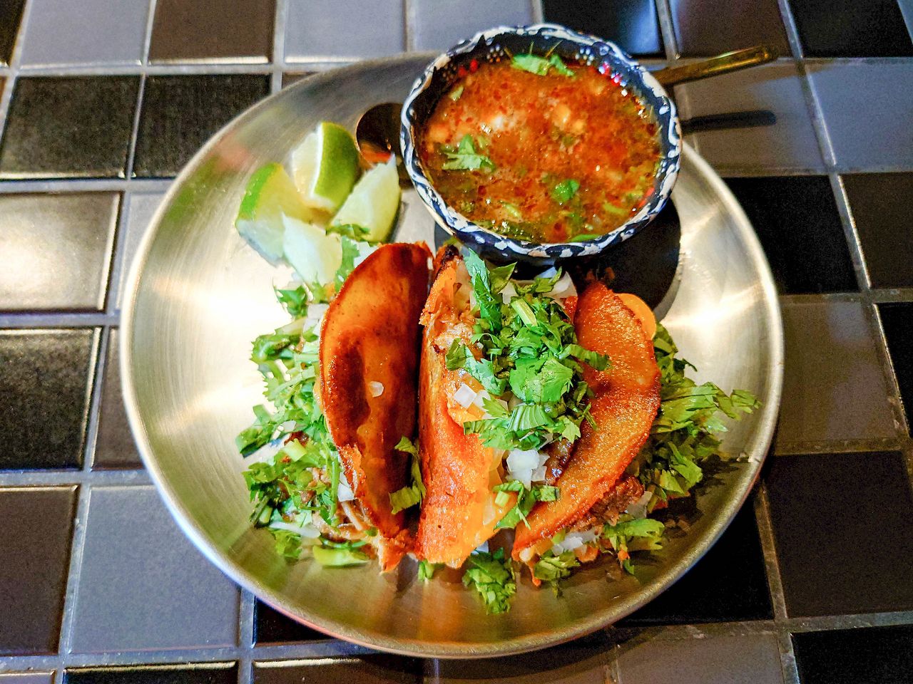 [食記][台北市] Chale Tacos 墨西哥餐廳 — LA街頭風格墨西哥料理餐廳，純手工自製道地口味的塔可。