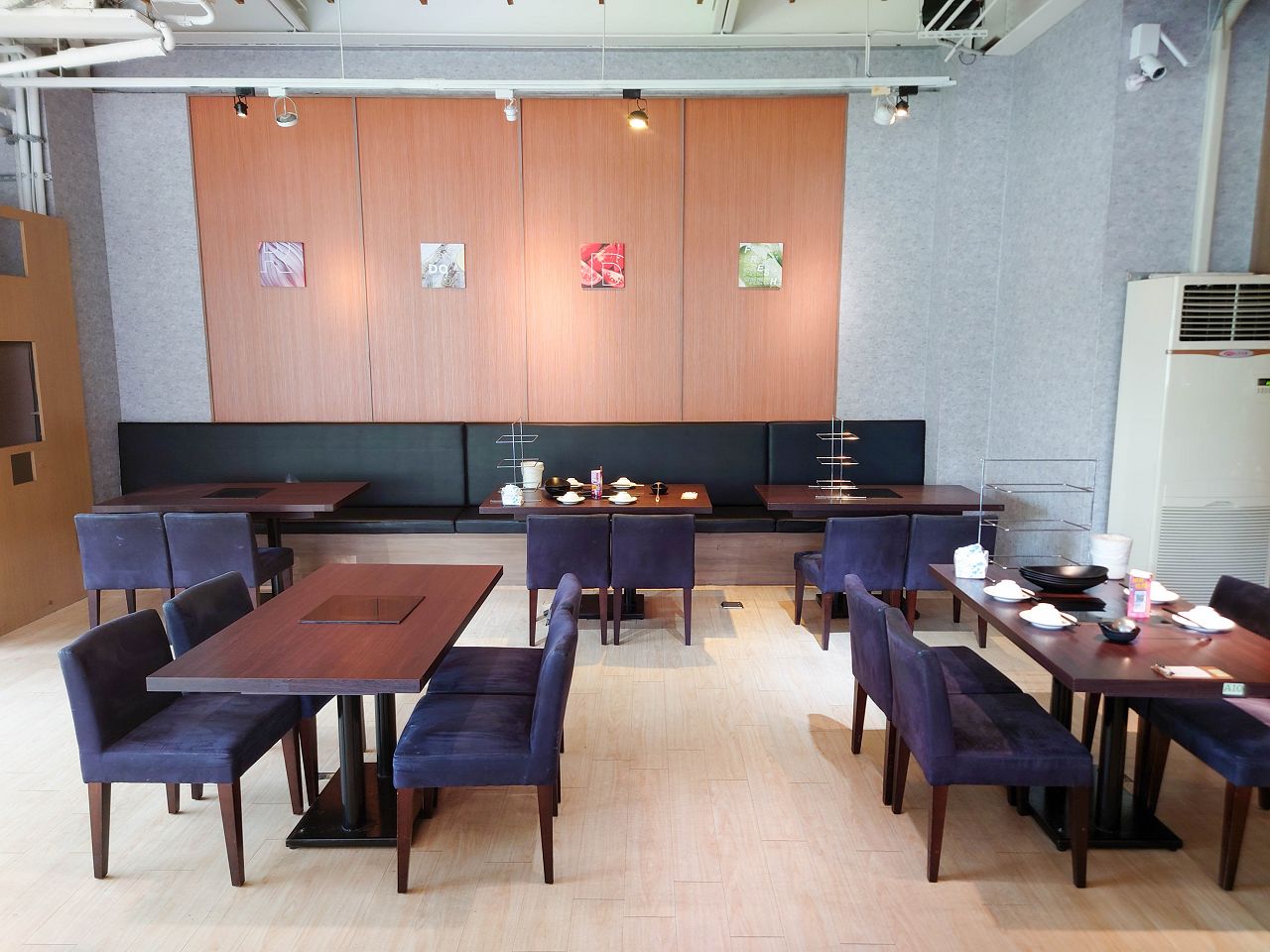 [食記][高雄市] 肉多多火鍋 高雄大順店 — 每人268元就能享有自助吧70多品吃到飽，高CP值火鍋好選擇，香氣十足的爆炒招牌石頭湯，適合涮煮酸菜魚的私房酸菜鍋。