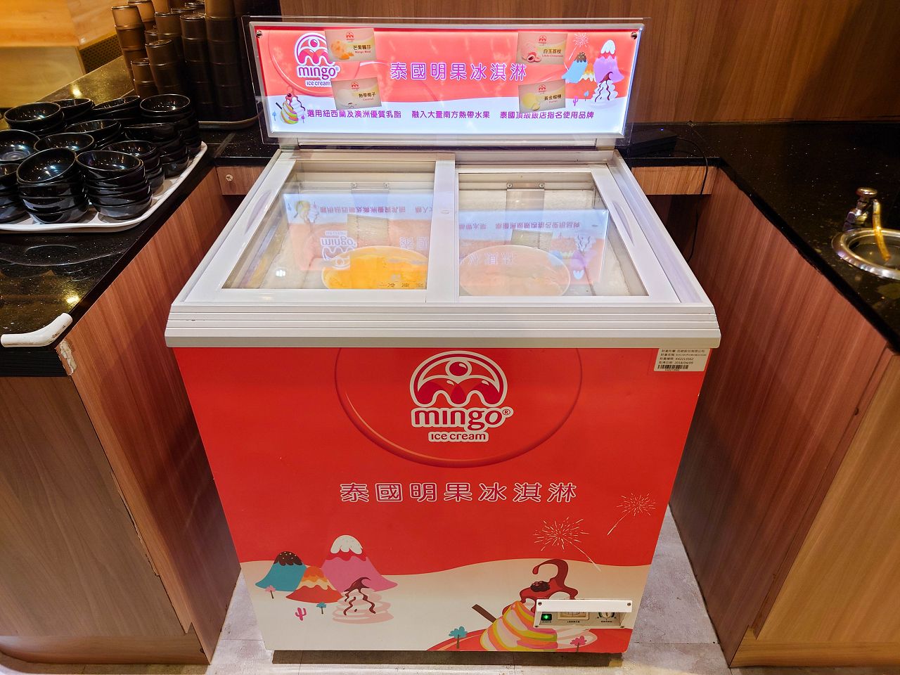 [食記][高雄市] 肉多多火鍋 高雄大順店 — 每人268元就能享有自助吧70多品吃到飽，高CP值火鍋好選擇，香氣十足的爆炒招牌石頭湯，適合涮煮酸菜魚的私房酸菜鍋。