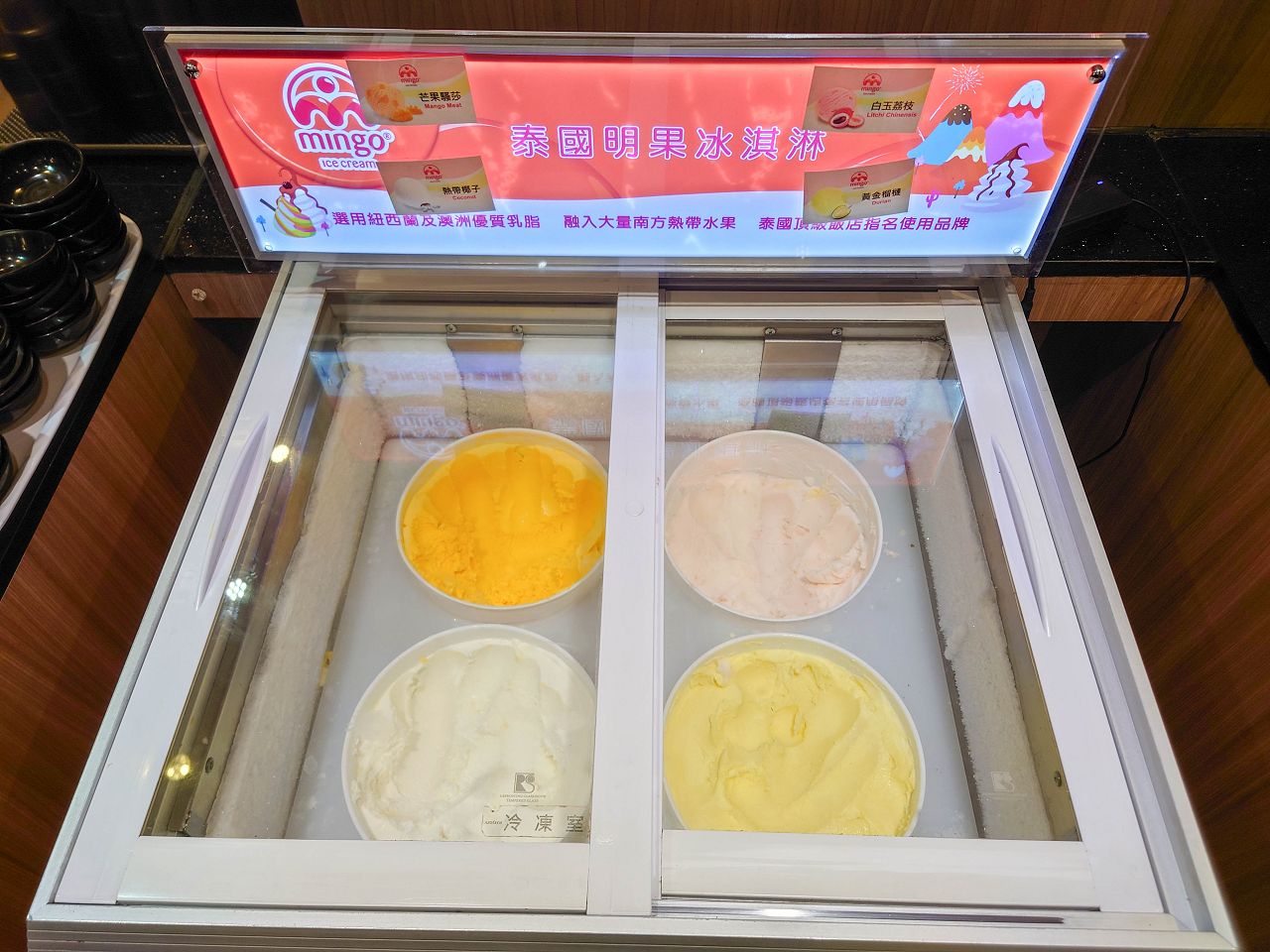 [食記][高雄市] 肉多多火鍋 高雄大順店 — 每人268元就能享有自助吧70多品吃到飽，高CP值火鍋好選擇，香氣十足的爆炒招牌石頭湯，適合涮煮酸菜魚的私房酸菜鍋。