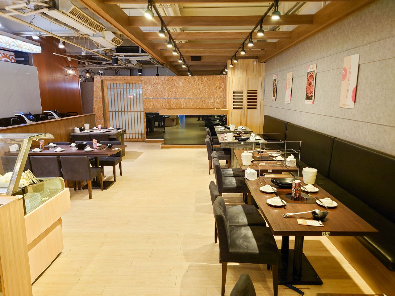 [食記][高雄市] 肉多多火鍋 高雄大順店 — 每人268元就能享有自助吧70多品吃到飽，高CP值火鍋好選擇，香氣十足的爆炒招牌石頭湯，適合涮煮酸菜魚的私房酸菜鍋。